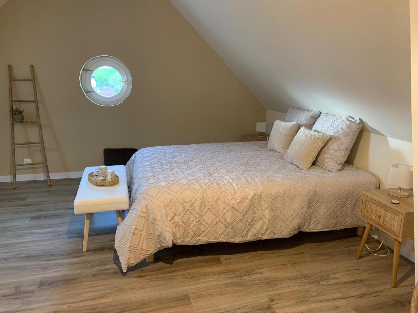 Les 3 Chambres De Christelle & Gilbert Margon  Buitenkant foto